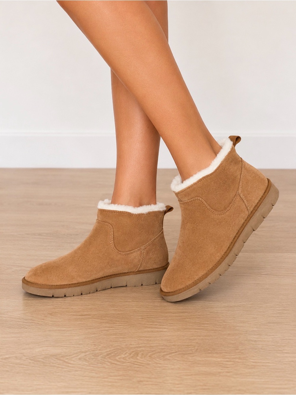 Lucky Brand Suede Sherpa lined ankle boots woman’s size 8 tan light brown